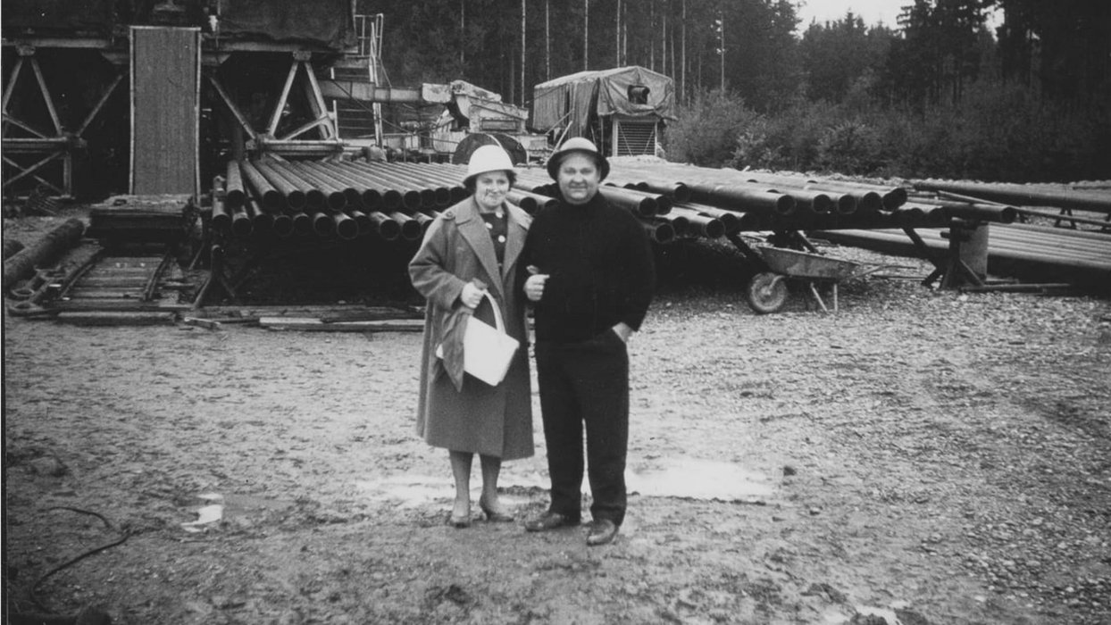 Dr. Angelika und Eduard Zwick 1964 vor der Johannesquelle Dr. Angelika und Eduard Zwick 1964 vor der Johannesquelle